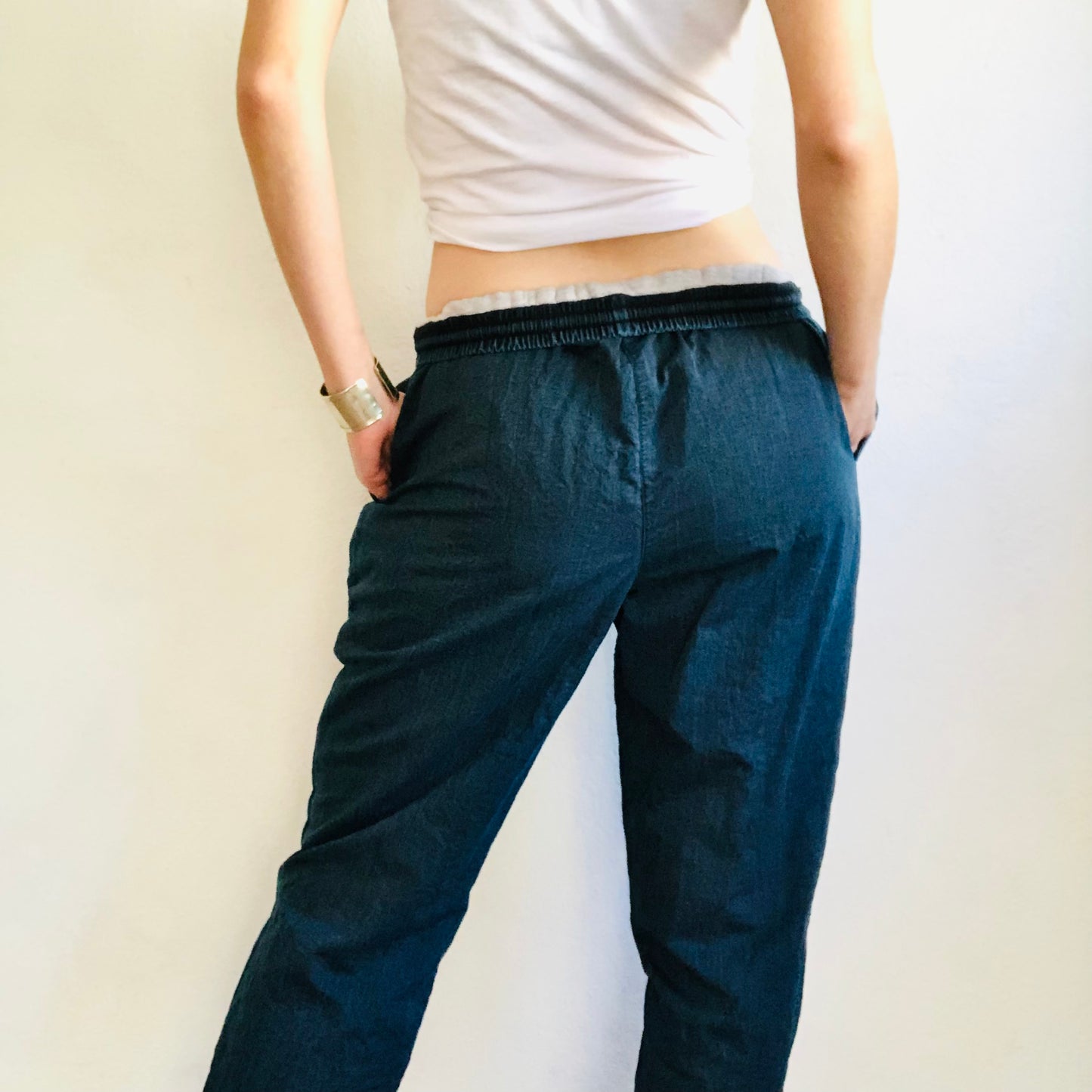 80'S VINTAGE IRIDESCENT JOGGER PANTS // WAIST SIZE 26