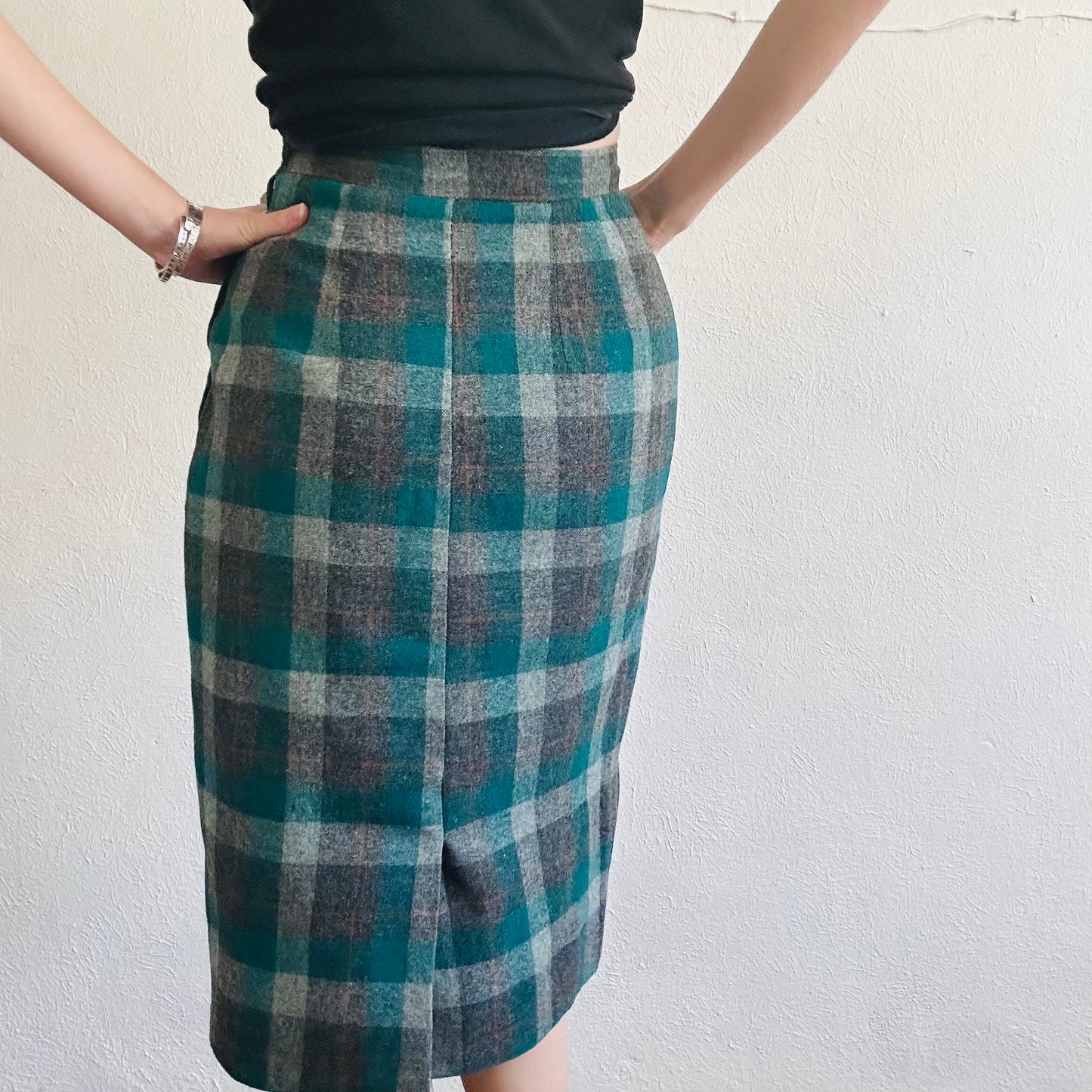 60’S VINTAGE WOOL PLAID SKIRT // SIZE SMALL