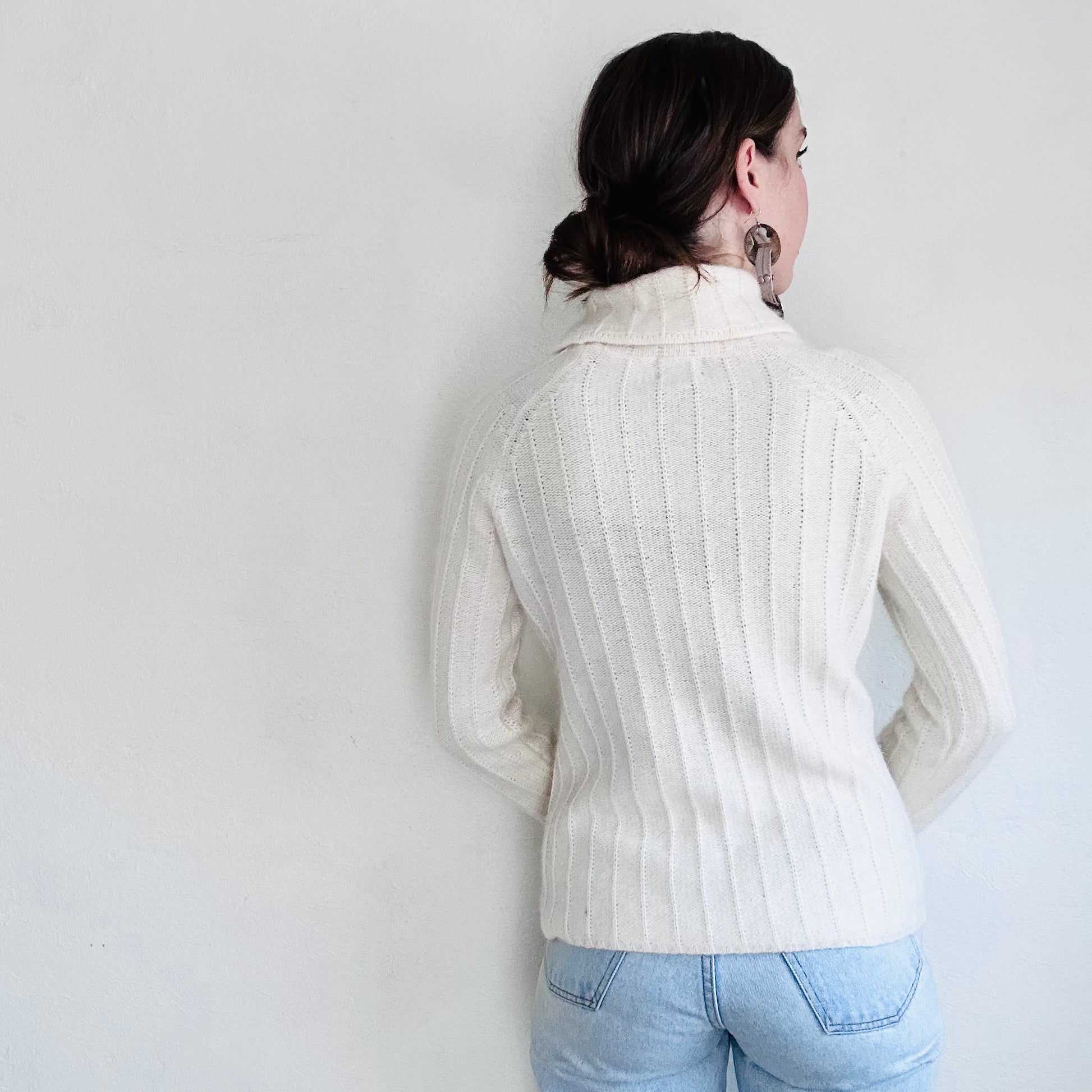 90 S VINTAGE WHITE ANGORA SWEATER SIZE SMALL SANGRE DE CRISTO